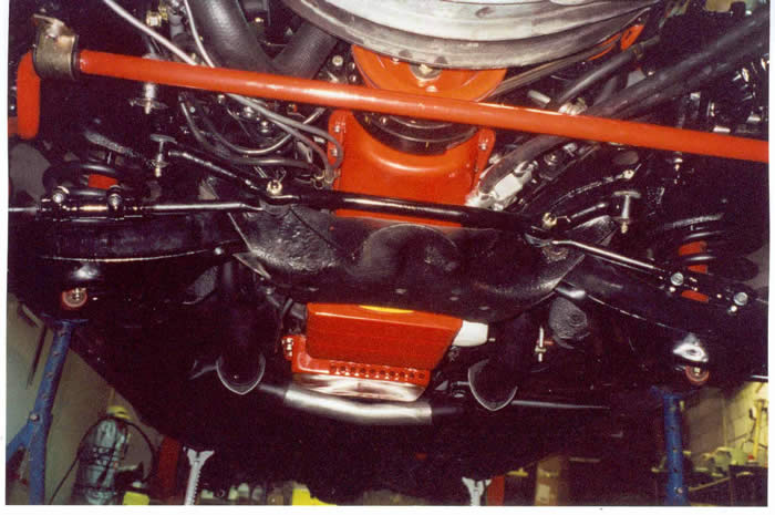 Motor und Getriebe von unten