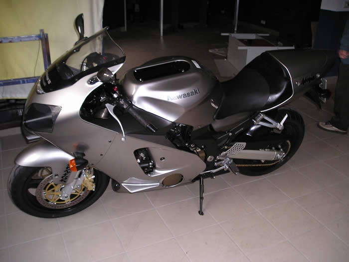 ZX-12 von links